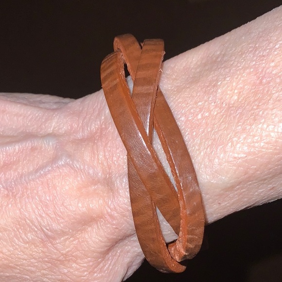 Leather bracelet - Picture 1 of 3